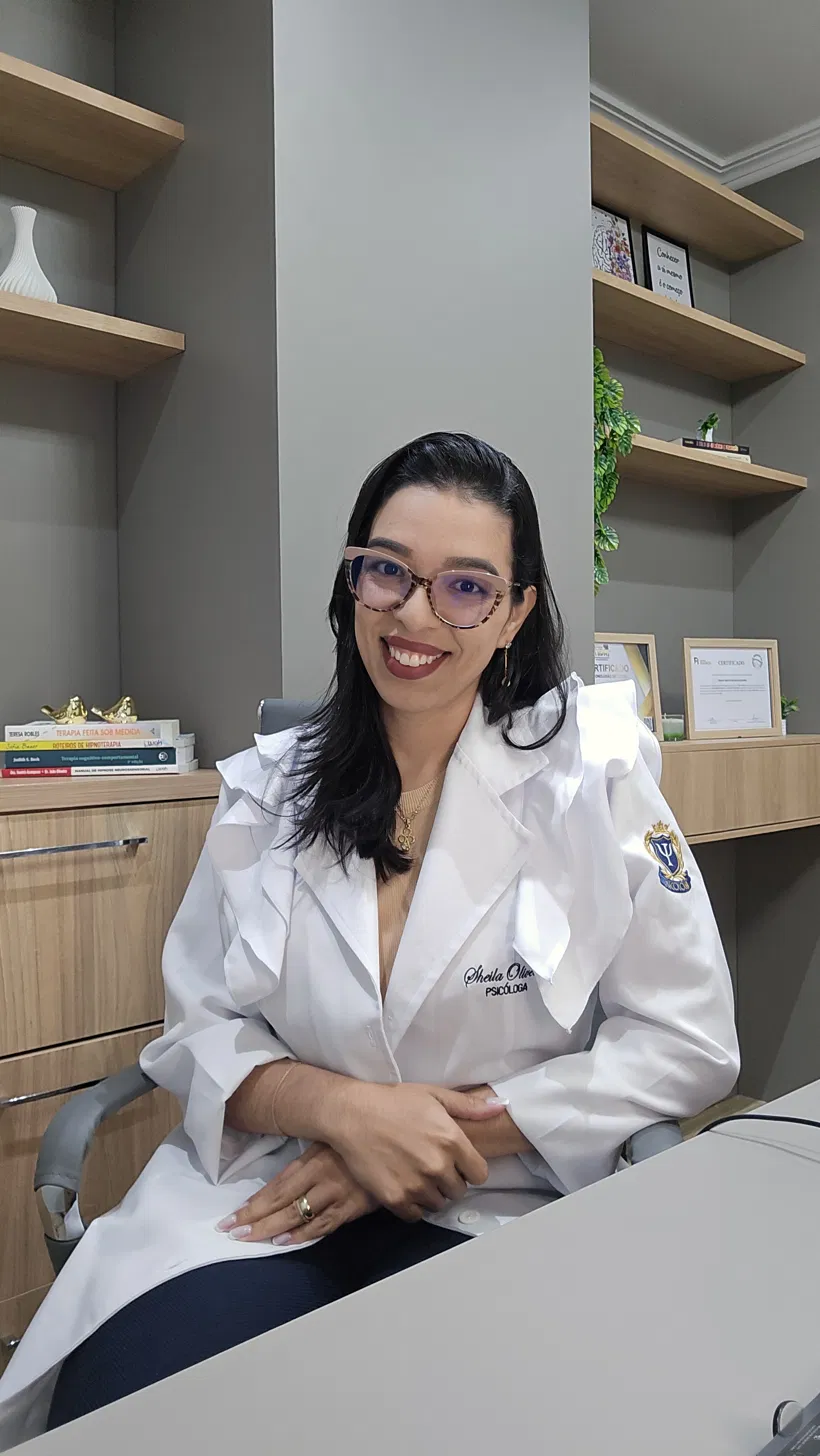 Sheila Oliveira, psicologa e hipnoterapeuta